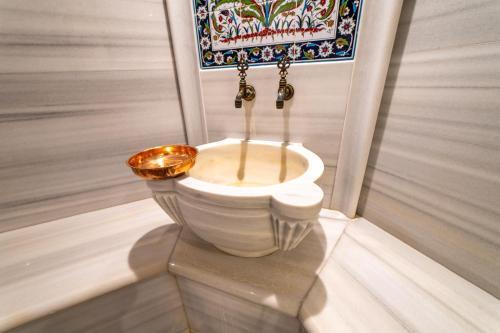 Mardy Hotel - Tap to explore photos