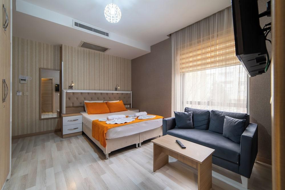 Mardy Hotel Room Type - Deluxe Room