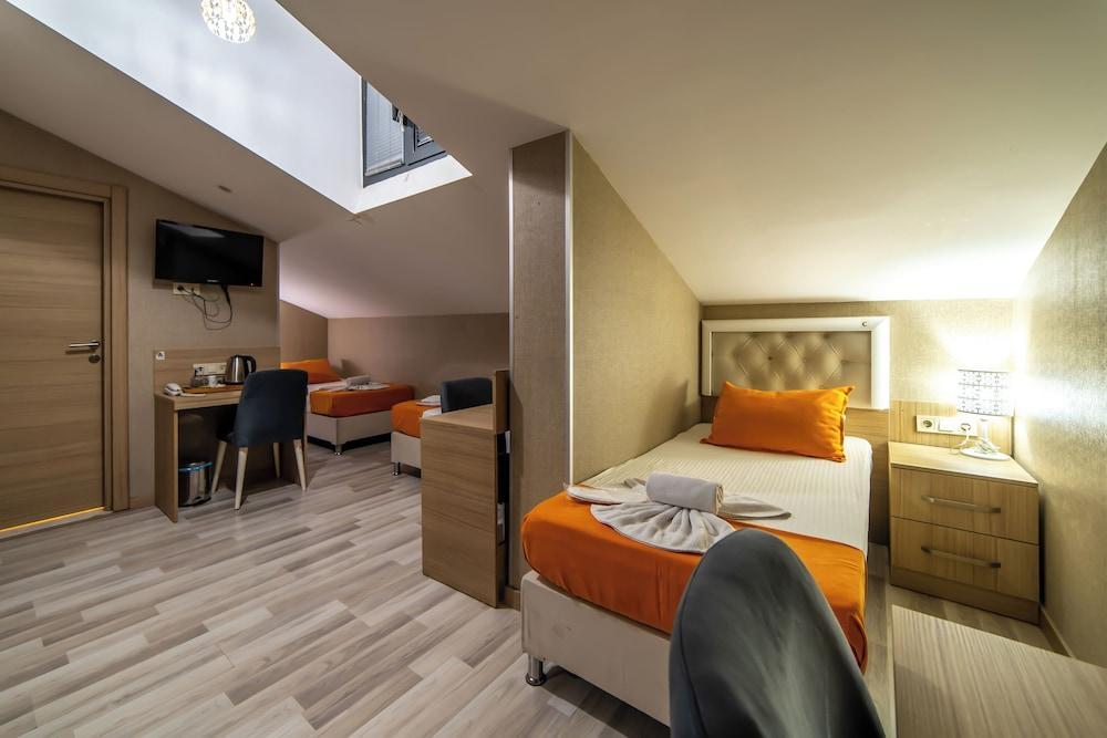 Mardy Hotel Room Type - Basic Triple Room