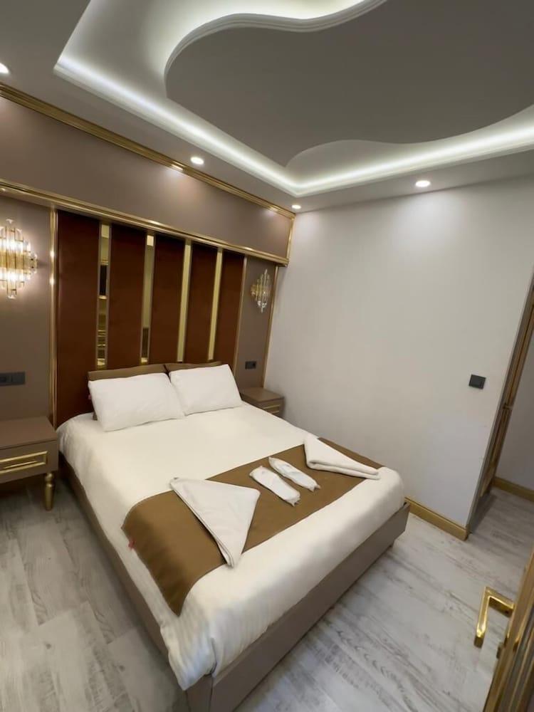 Moonlight Hotel Taksim - Tap to explore photos