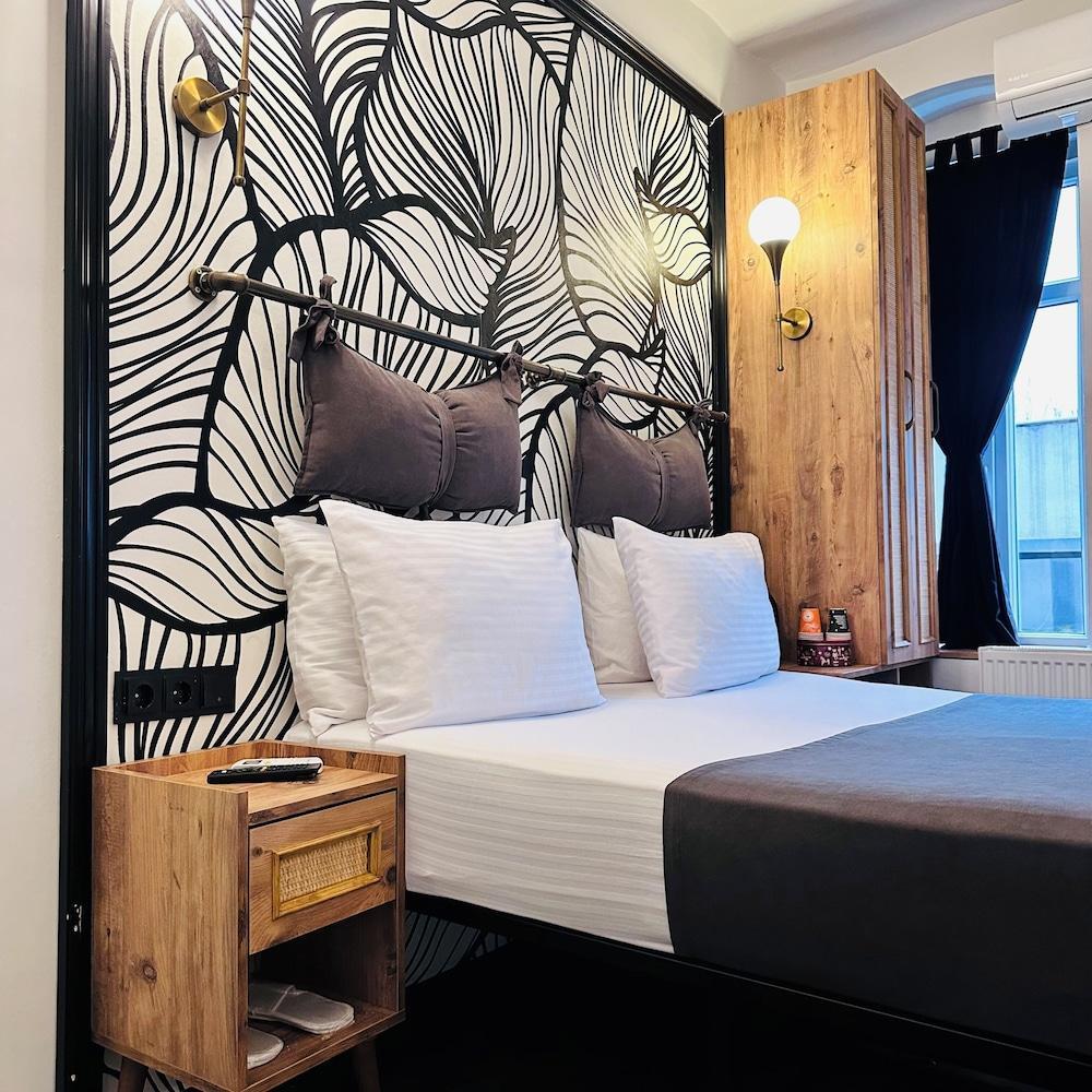 Casa Rosa Suites Room Type - Design Double or Twin Room
