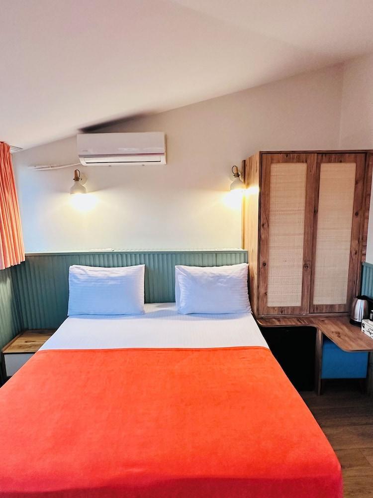 Casa Rosa Suites - Tap to explore photos