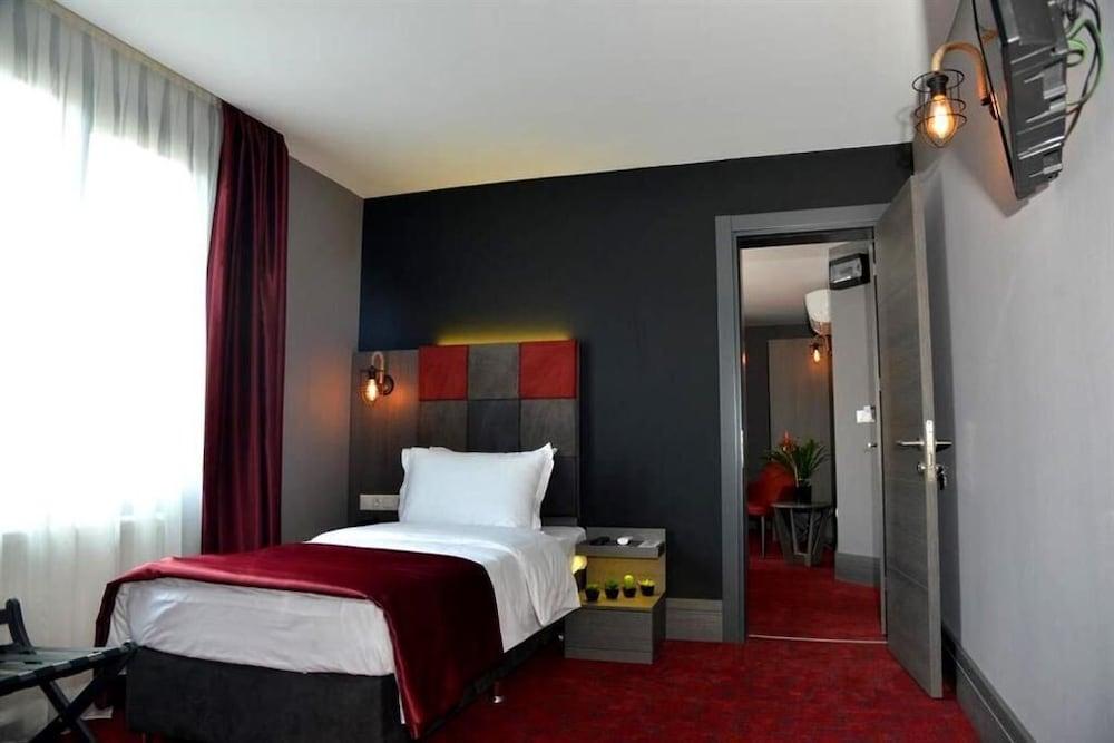 A11 Hotel Atasehir - Tap to explore photos