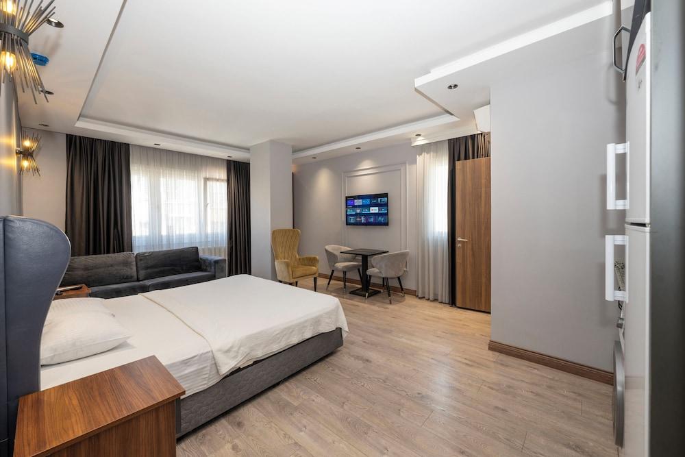 Comfort Suites Hotel Room Type - Business Room