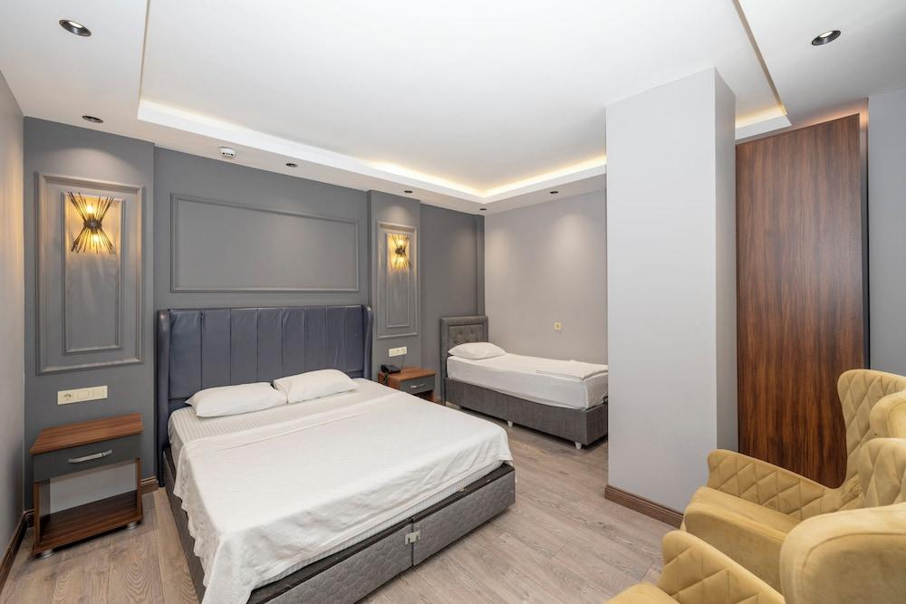 Comfort Suites Hotel Room Type - Deluxe Quadruple Room Comfort Suites Hotel Room Type - Deluxe Quadruple Room