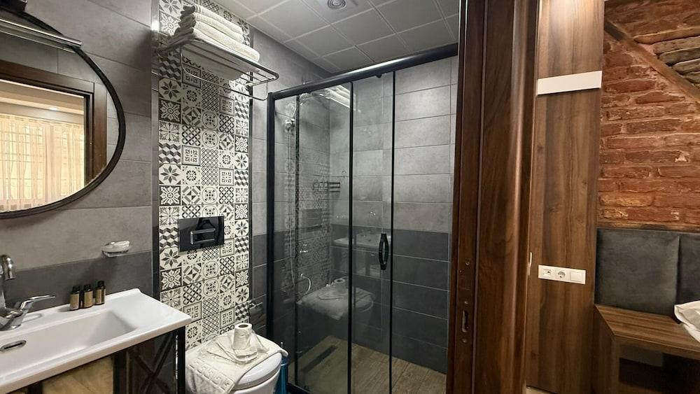 Han Suite Hotel Room Type - Standard Triple Room