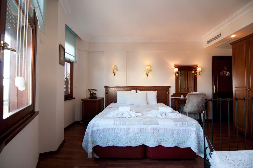 Emine Sultan Hotel Room Type - Standard Triple Room