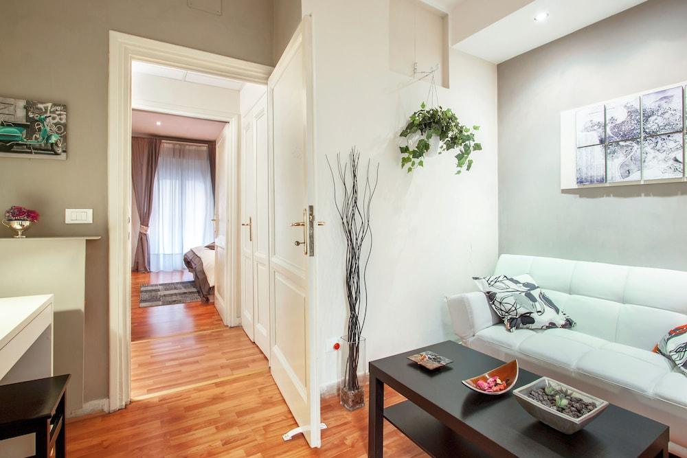B&B Cult Roma - Tap to explore photos