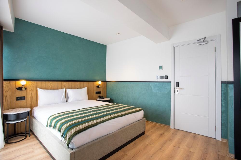 Fragments Hotel Room Type - Superior Double Room