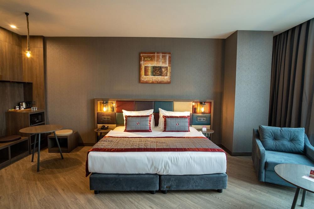 Ramada Encore by Wyndham Istanbul Avcilar Room Type - 1 Double Bed, Suite, City View, Non-Smoking