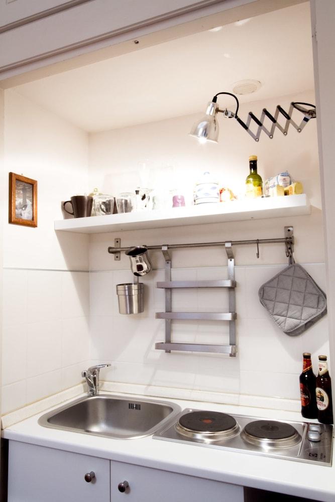 Spanish Steps Studio Apartment - Tap to explore photos