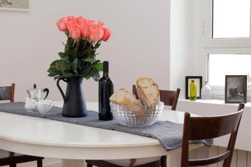 Monti Central Apartment - Tap to explore photos