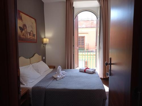 Rome Travellers Hotel - Tap to explore photos