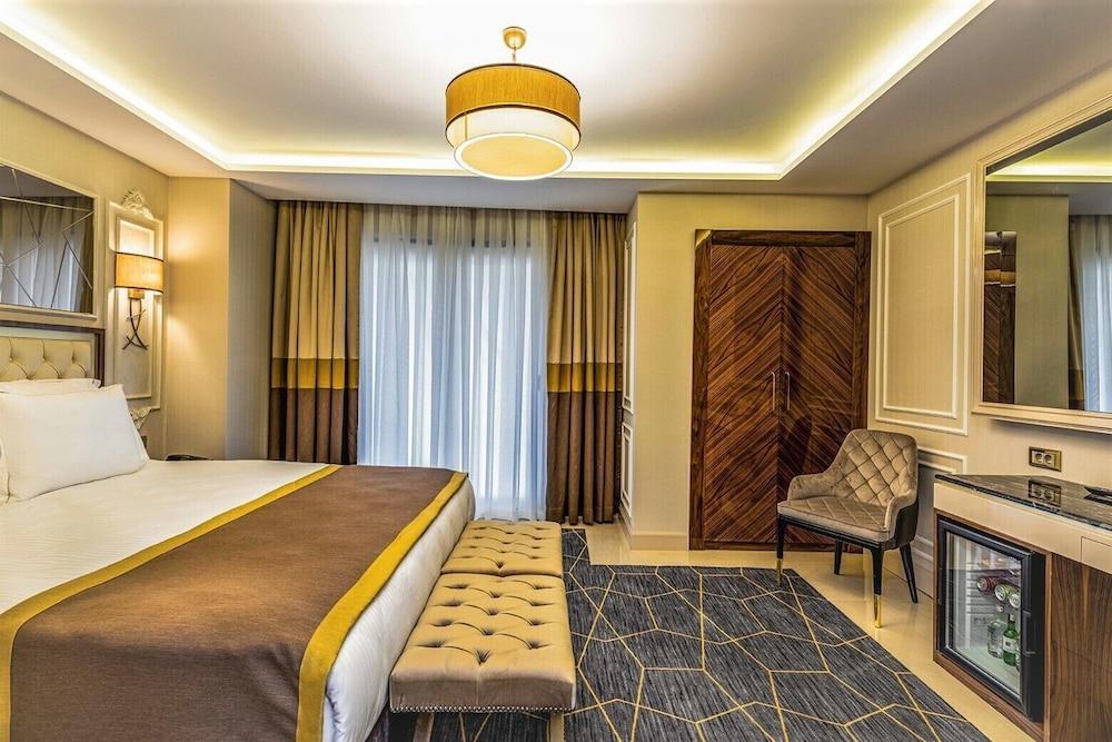 Beethoven Senfoni Hotel - Tap to explore photos