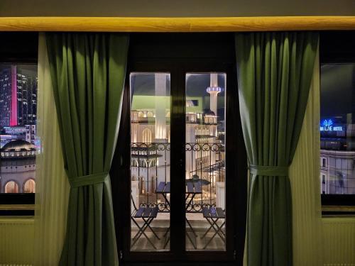 Taksim Landhouse Hotel 1 Min to Taksim Square - Tap to explore photos
