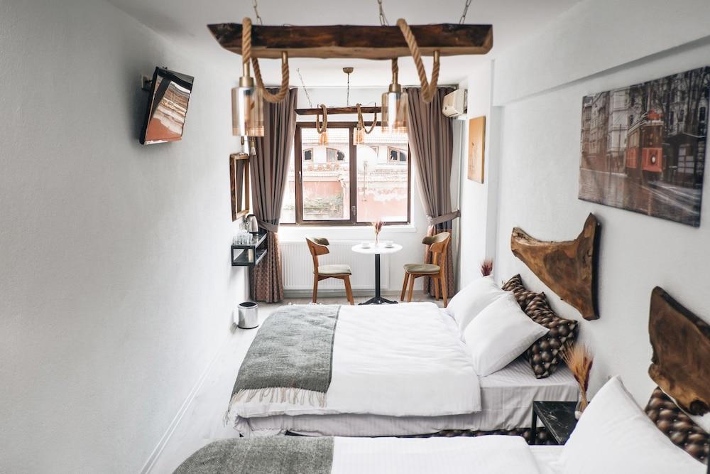 Pandan Karakoy Suit Room Type - Luxury Triple Room