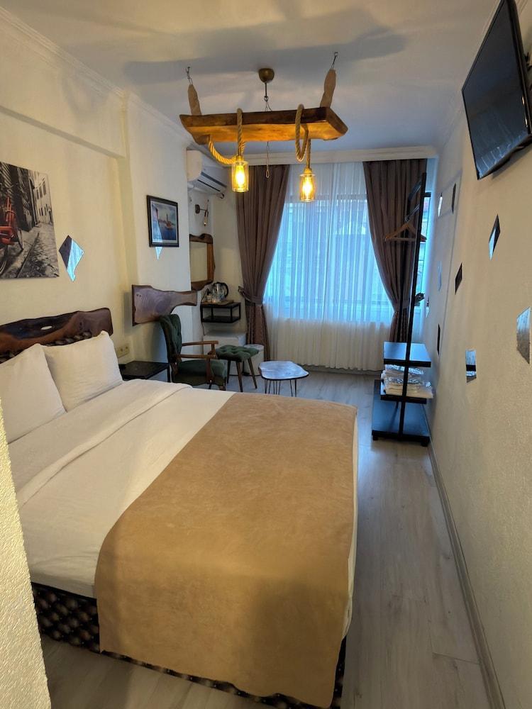 Pandan Karakoy Suit Room Type - Comfort Double Room