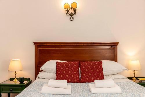 Arco in Pantheon Apartments - Tap to explore photos