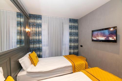 Peri Hotel Taksim - Tap to explore photos