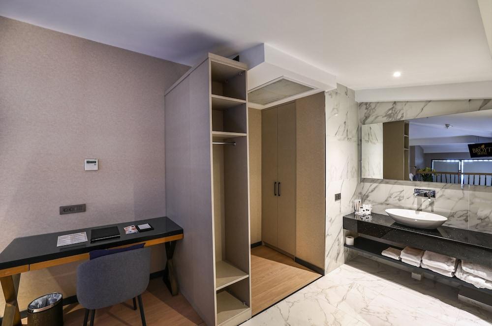 Broyt Hotel Room Type - Superior Penthouse Room
