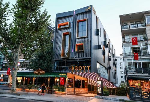 Broyt Hotel - Tap to explore photos