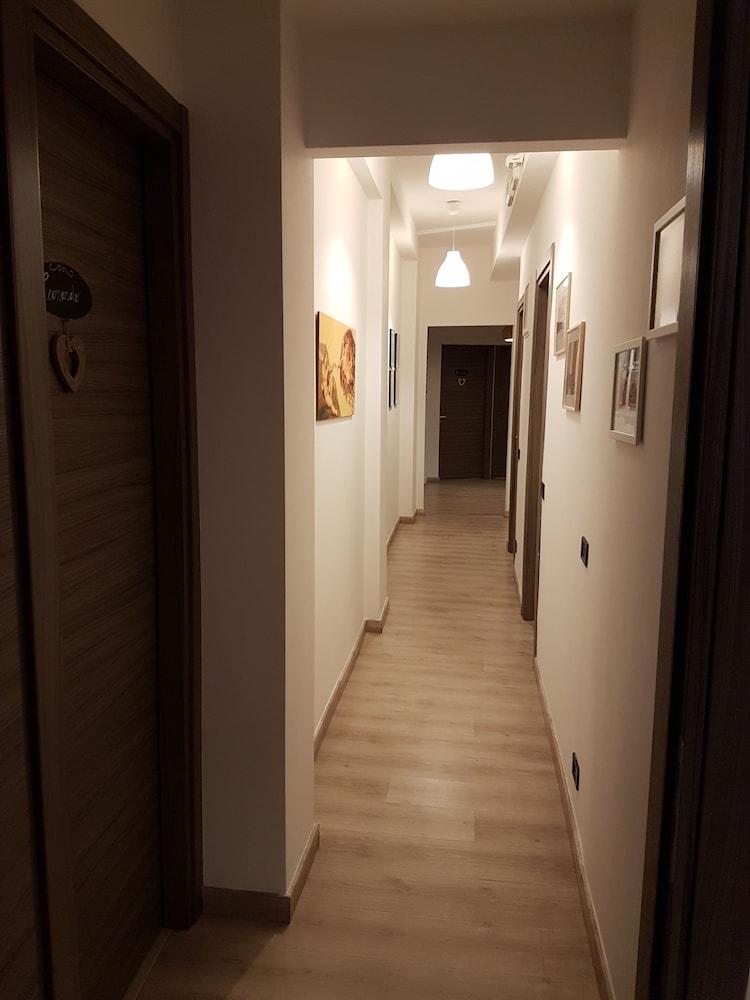 Borgo Vaticano Guest House - Tap to explore photos