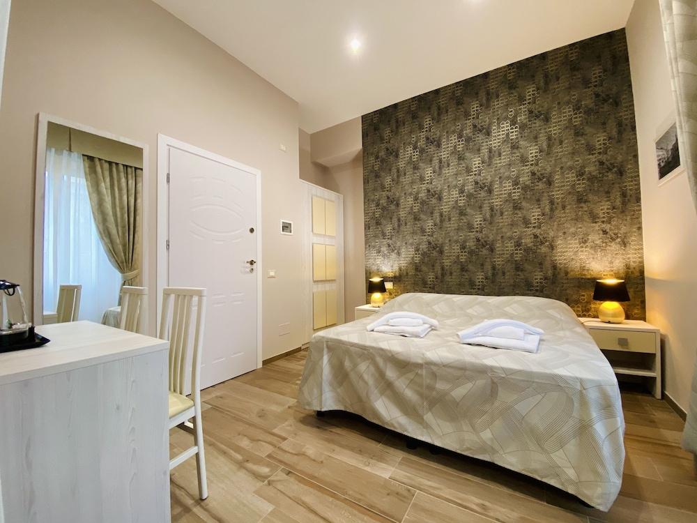 Hotelier 51 Room Type - Deluxe Room