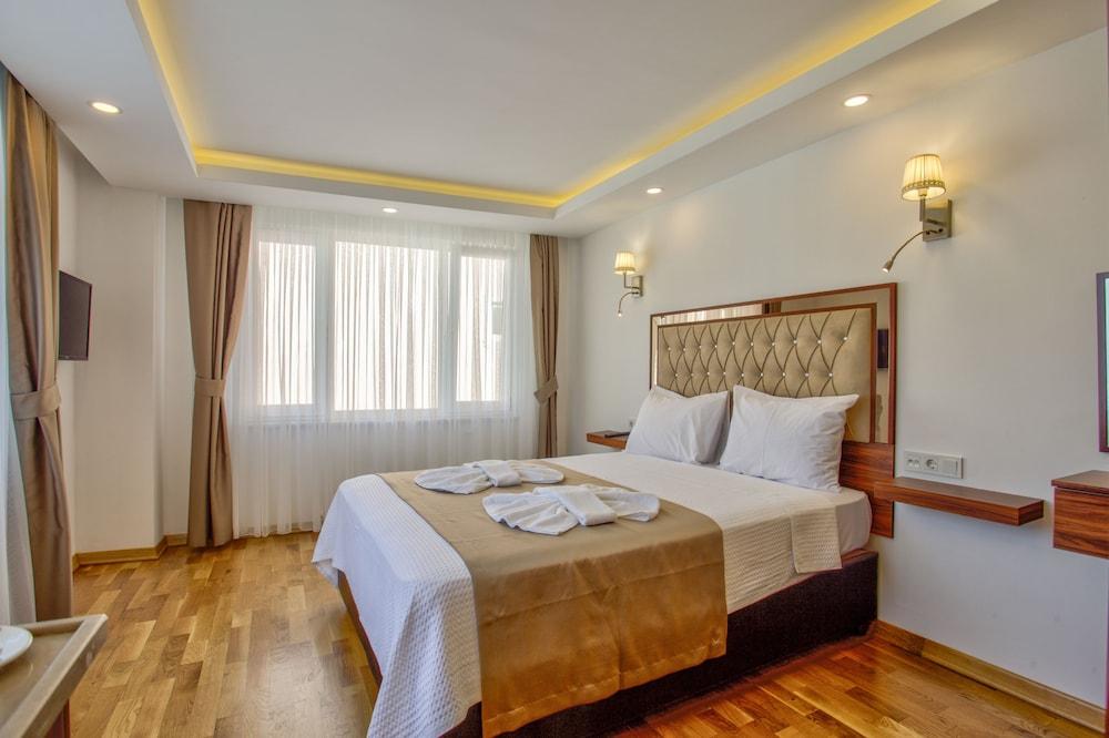 Violin Boutique Hotel Room Type - Deluxe Triple Room Violin Boutique Hotel Room Type - Deluxe Triple Room