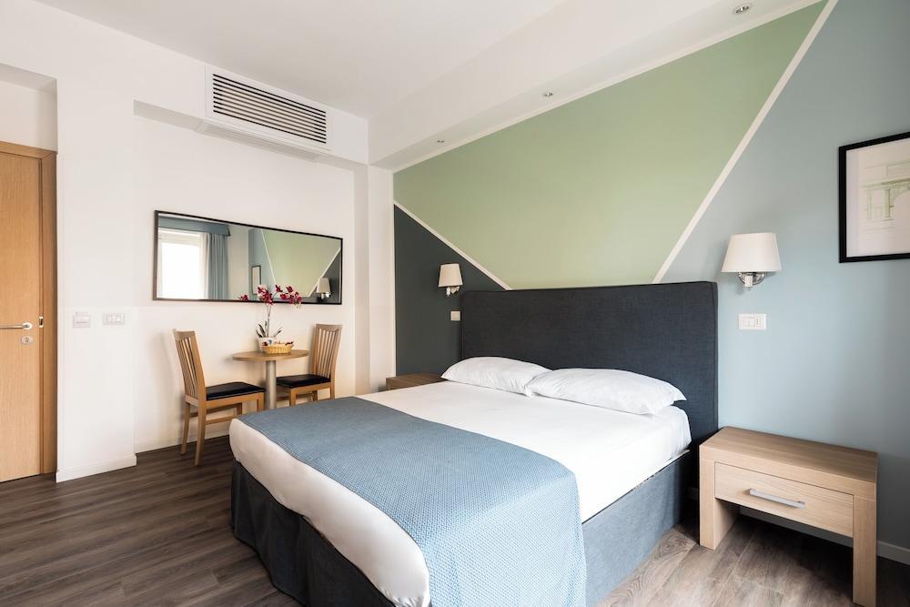 Fleming Suites Room Type - Double or Twin Room, Private Bathroom (External) Fleming Suites Room Type - Double or Twin Room, Private Bathroom (External)