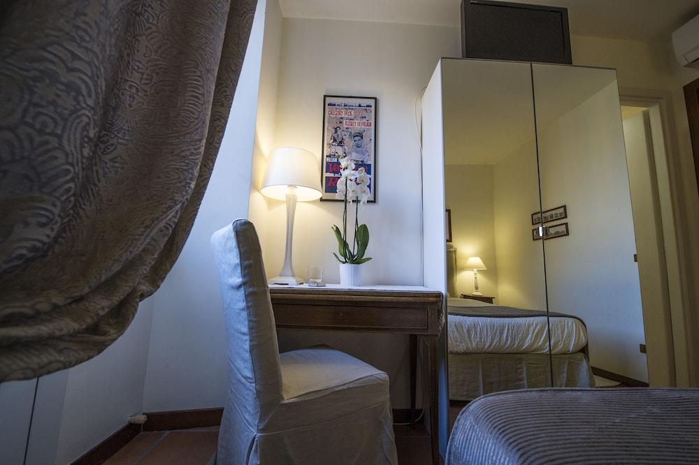 Bed & Breakfast A Casa di Lia a Roma - Tap to explore photos
