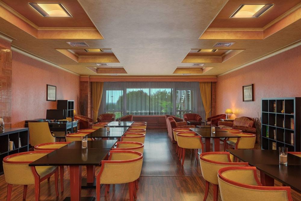 Rome Marriott Park Hotel Room Type - Deluxe Room, 2 Twin Beds