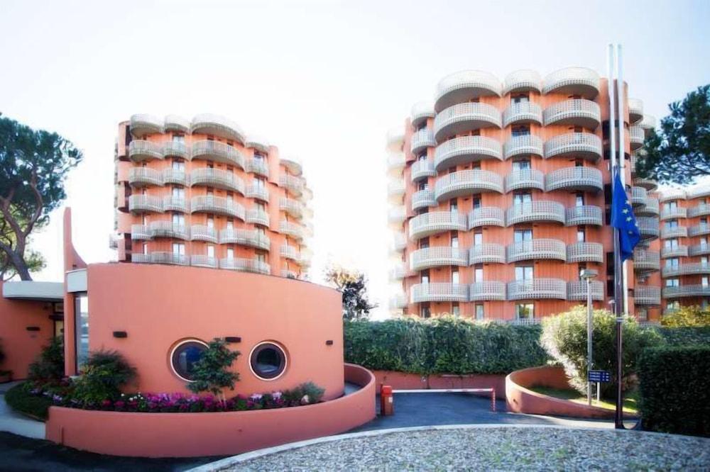 Parco De Medici Residence Hotel - Tap to explore photos