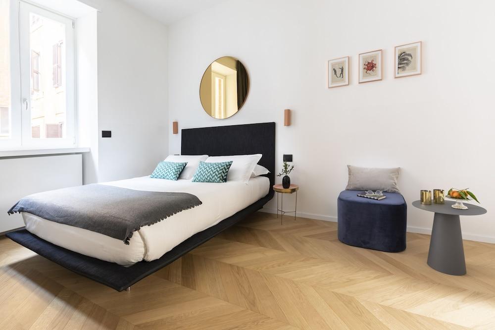 ROMAC - Trinity - Tap to explore photos