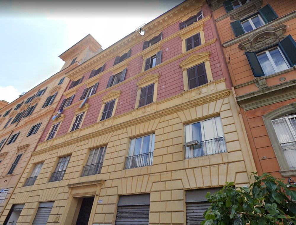 Luxury Rooms near Colosseum - Tap to explore photos