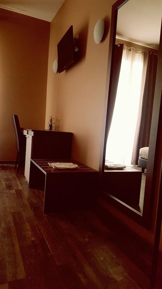 Candia Rooms - Tap to explore photos