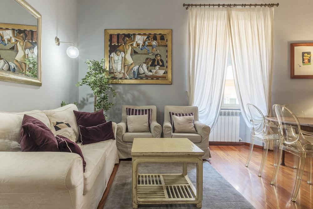 Piazza del Popolo Elegant Apartment - Tap to explore photos