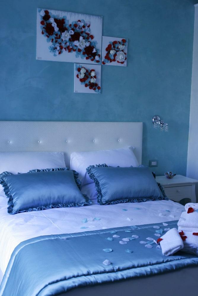 Crystal Rhome Guest House - Tap to explore photos