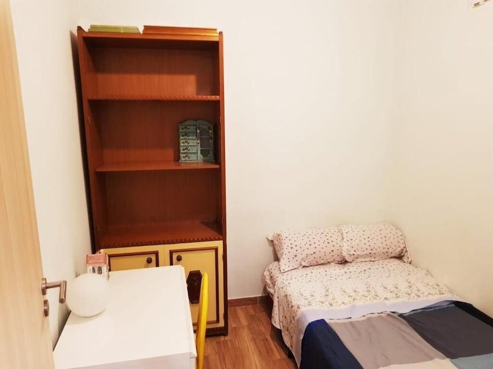Cozy Rooms Rome - Tap to explore photos