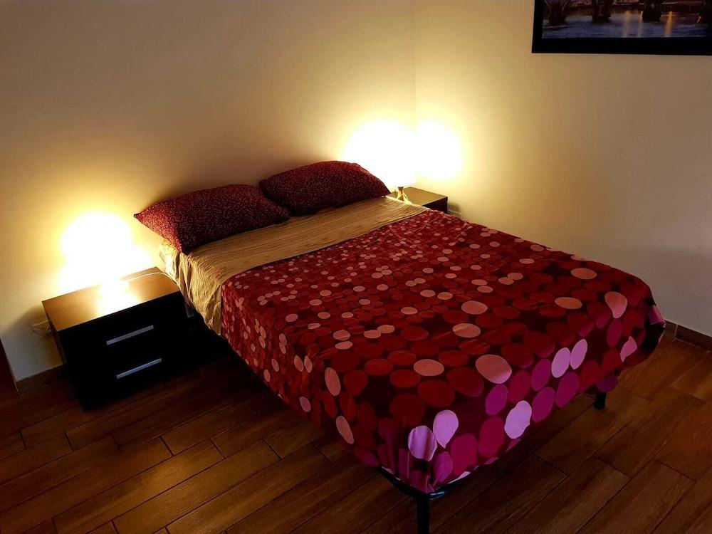 Cozy Rooms Rome Room Type - Deluxe Double Room, Balcony, City View (2)