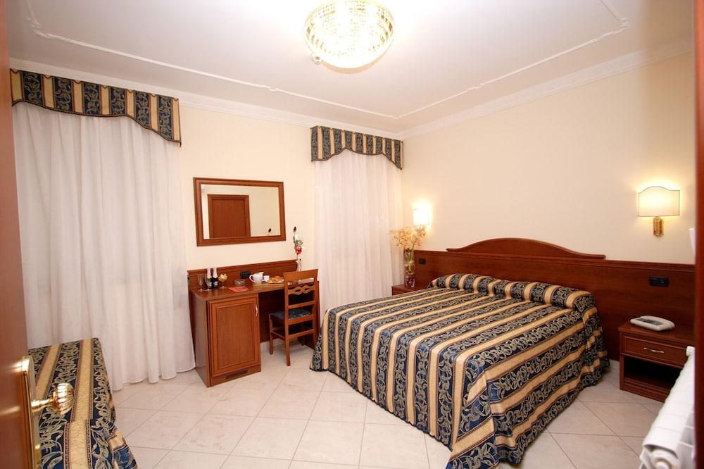 Guest House Galaxy Room Type - Triple Room