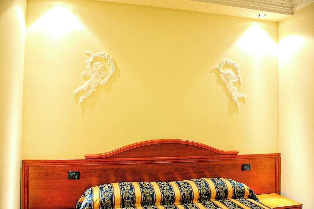 Guest House Galaxy Room Type - Double or Twin Room, Courtyard View