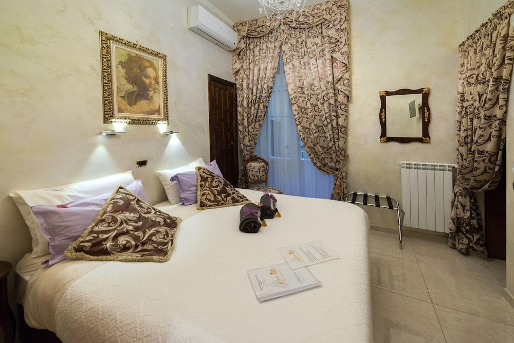 Roma Royal Residence Room Type - Deluxe Double Room, Balcony