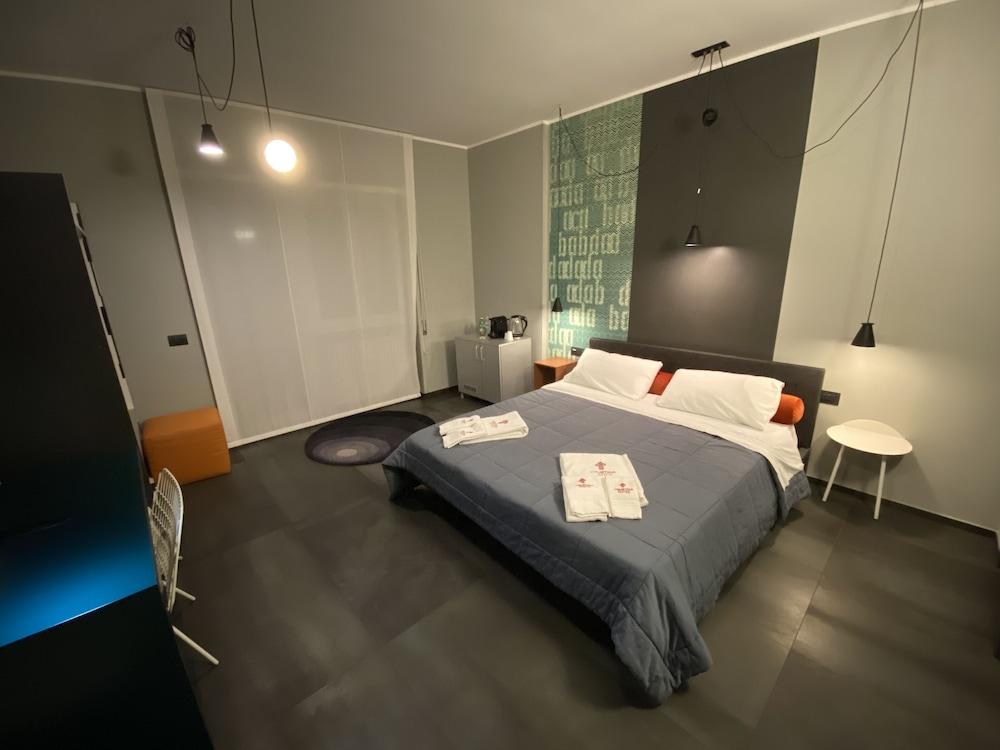 Tiburtina Suites - Tap to explore photos
