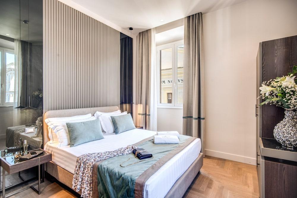 Hotel 77 Seventy-Seven Room Type - Deluxe Room