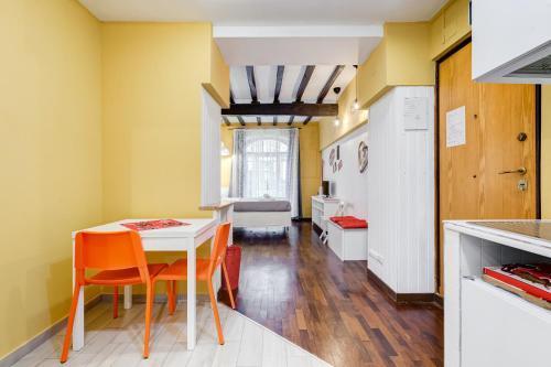 Trastevere Suite-Mattonato - Tap to explore photos