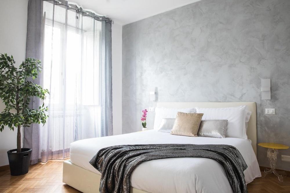 Trastevere Suite - Tap to explore photos