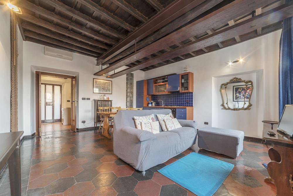 Colosseo Modern Apartment - Tap to explore photos