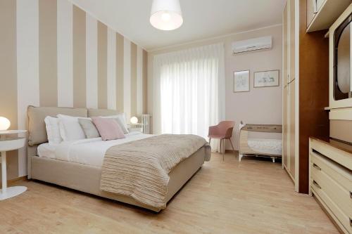 The Place to Be Room Type - Three-Bedroom Apartment