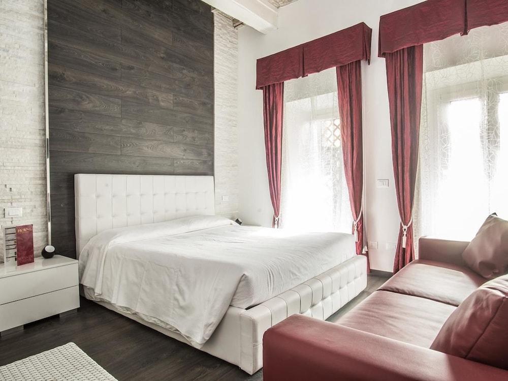Royal Rooms Colosseo Room Type - Triple Room