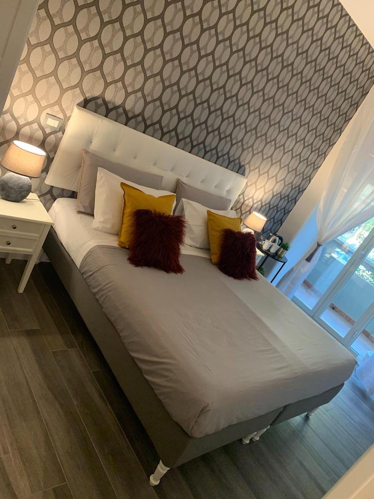 4VaticanRooms Room Type - Deluxe Double or Twin Room